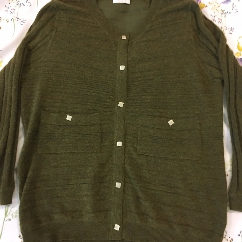 Chloe cashmere green sweater.  Size 6-8.